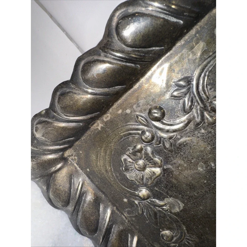 ANTIQUE SILVER PLATED - REYNOLDS ANGELS - EMBOSSED CARD‎ TRAY  1901, 11¾